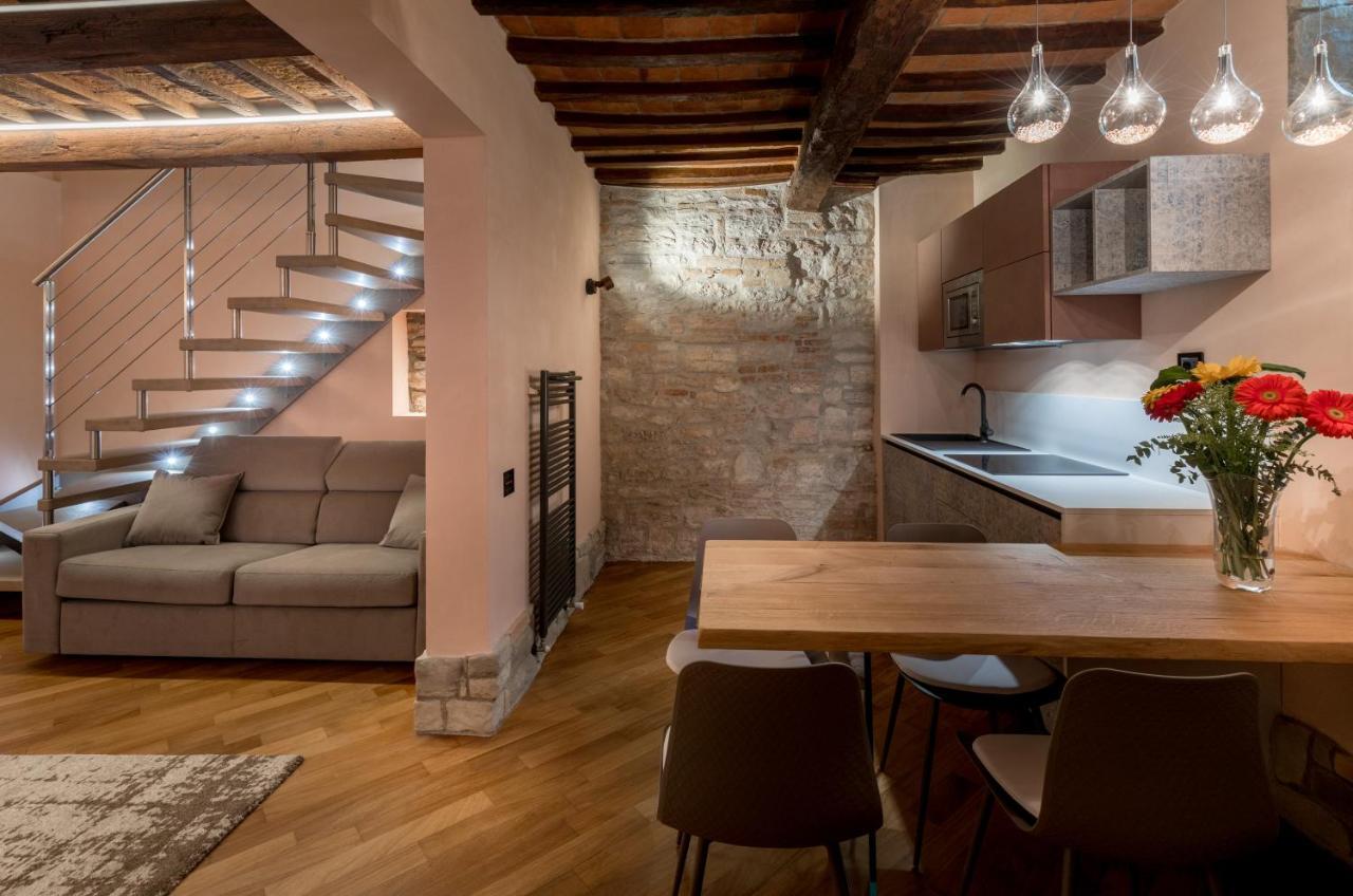 B&B Luxury Apartment Suite Gubbio 2 Camere E Divano Letto Exterior photo