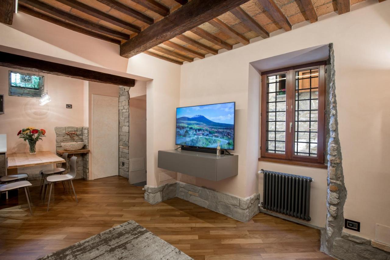 B&B Luxury Apartment Suite Gubbio 2 Camere E Divano Letto Exterior photo